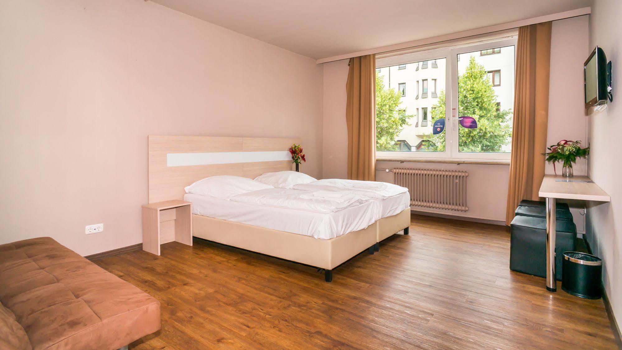 Smart Stay - Hostel Munich City Exteriér fotografie
